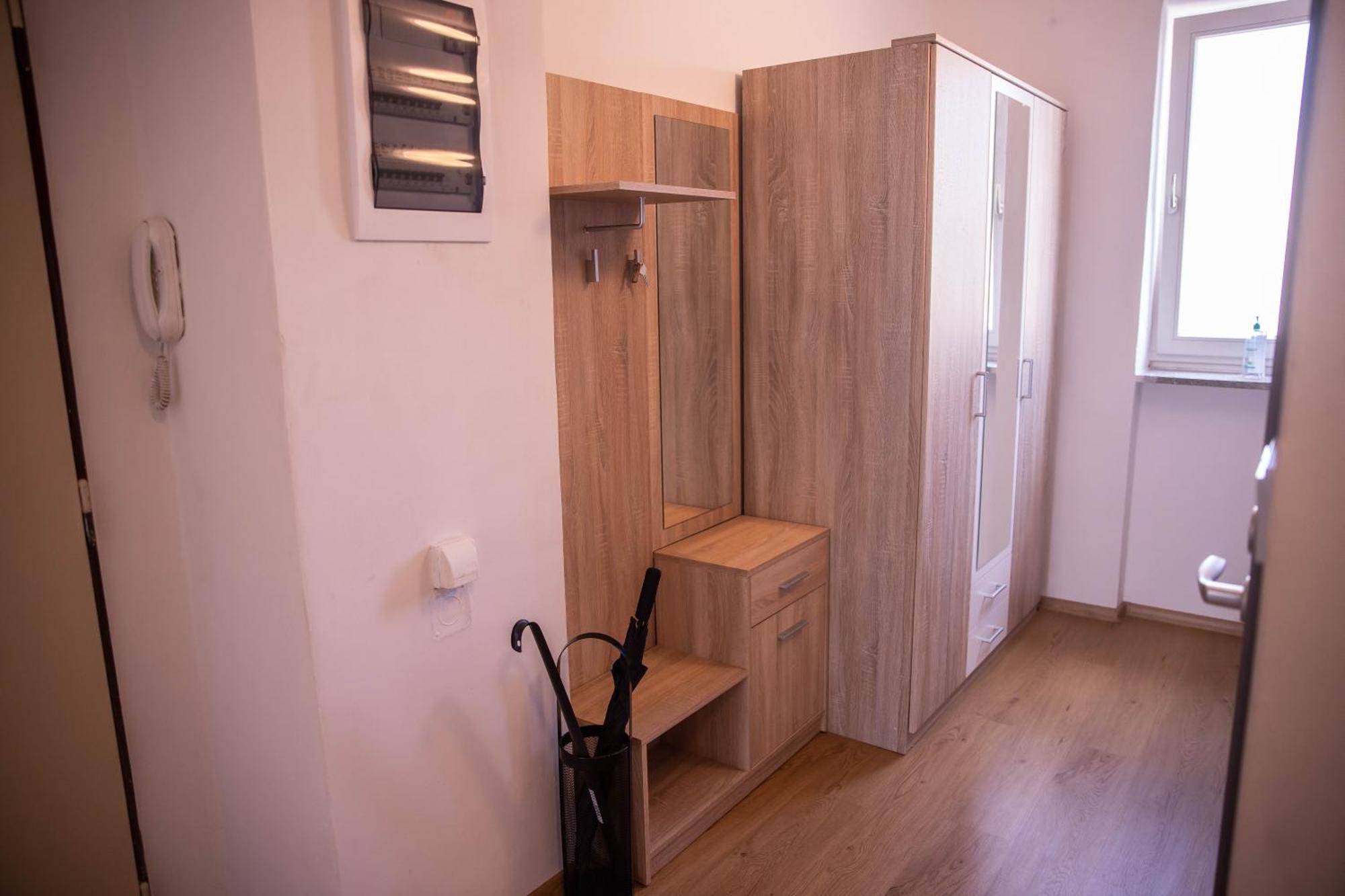 Prostorny Byt V Centru U Reky, 2 Loznice, Balkon Hradec Králové 외부 사진